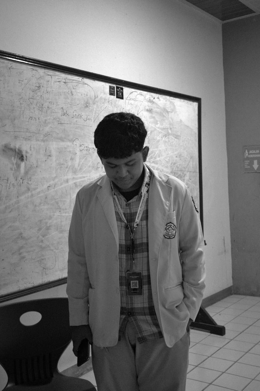 Aqil Miranza in black and white